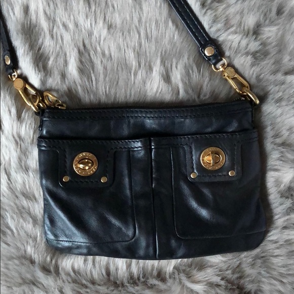 Marc Jacobs Handbags - Marc Jacobs crossbody